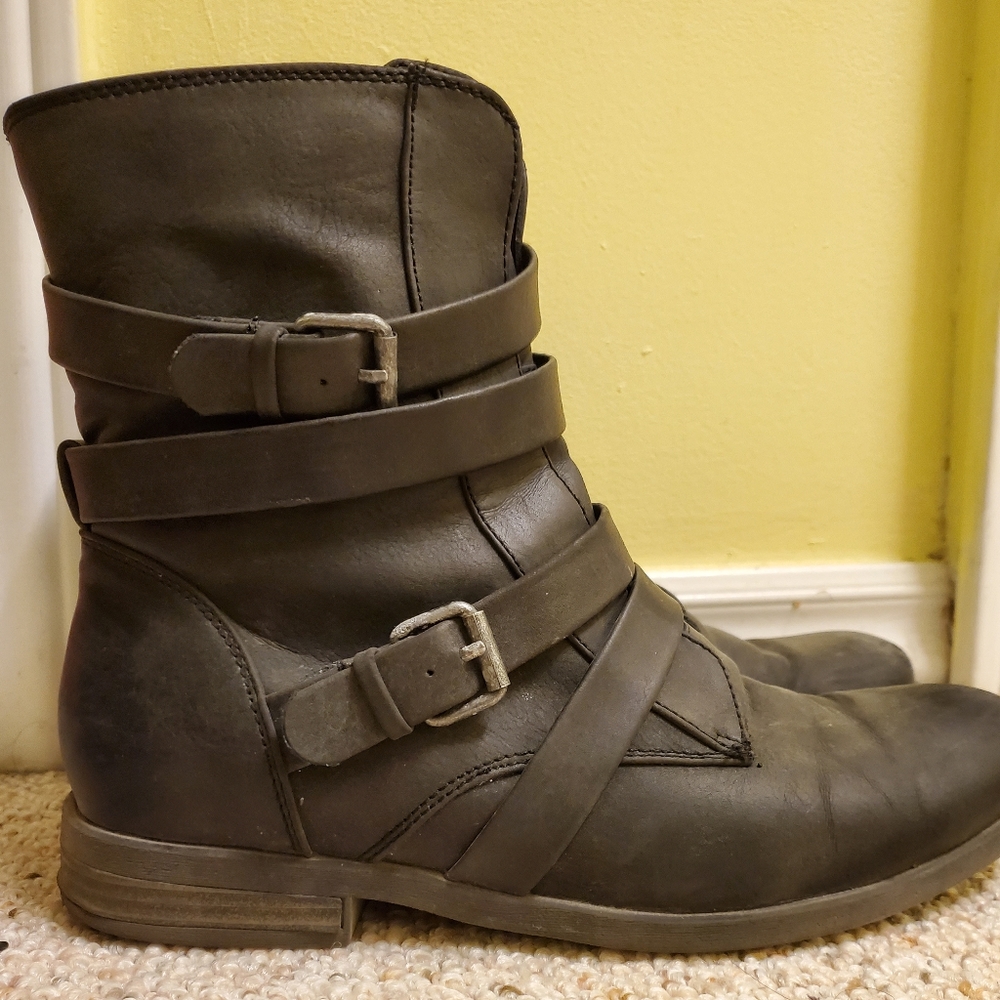 Roxy boots